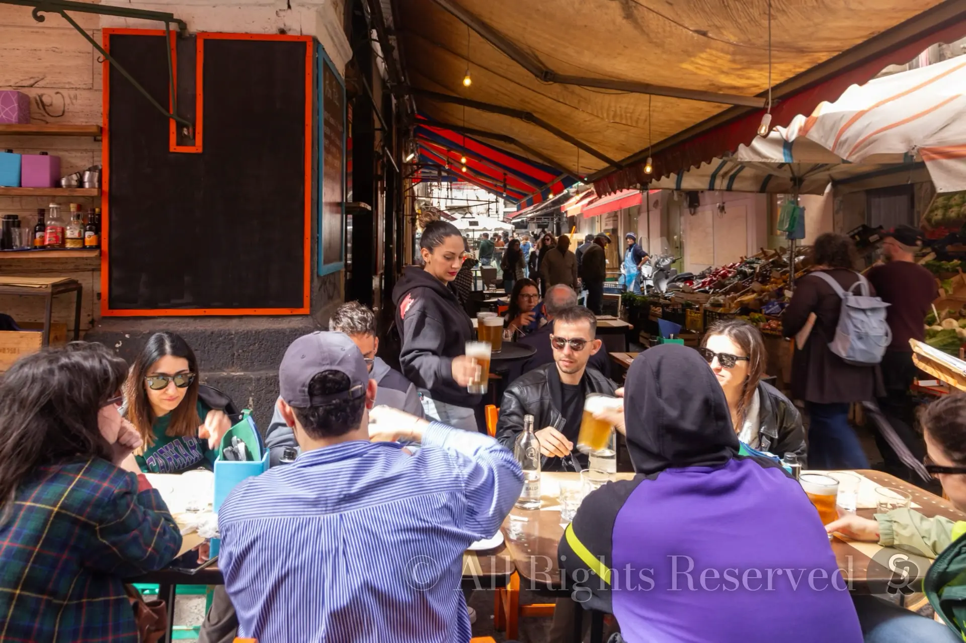Sicilia, Tavolata alla pescheria di Catania, Piazza dell'Indirizzo