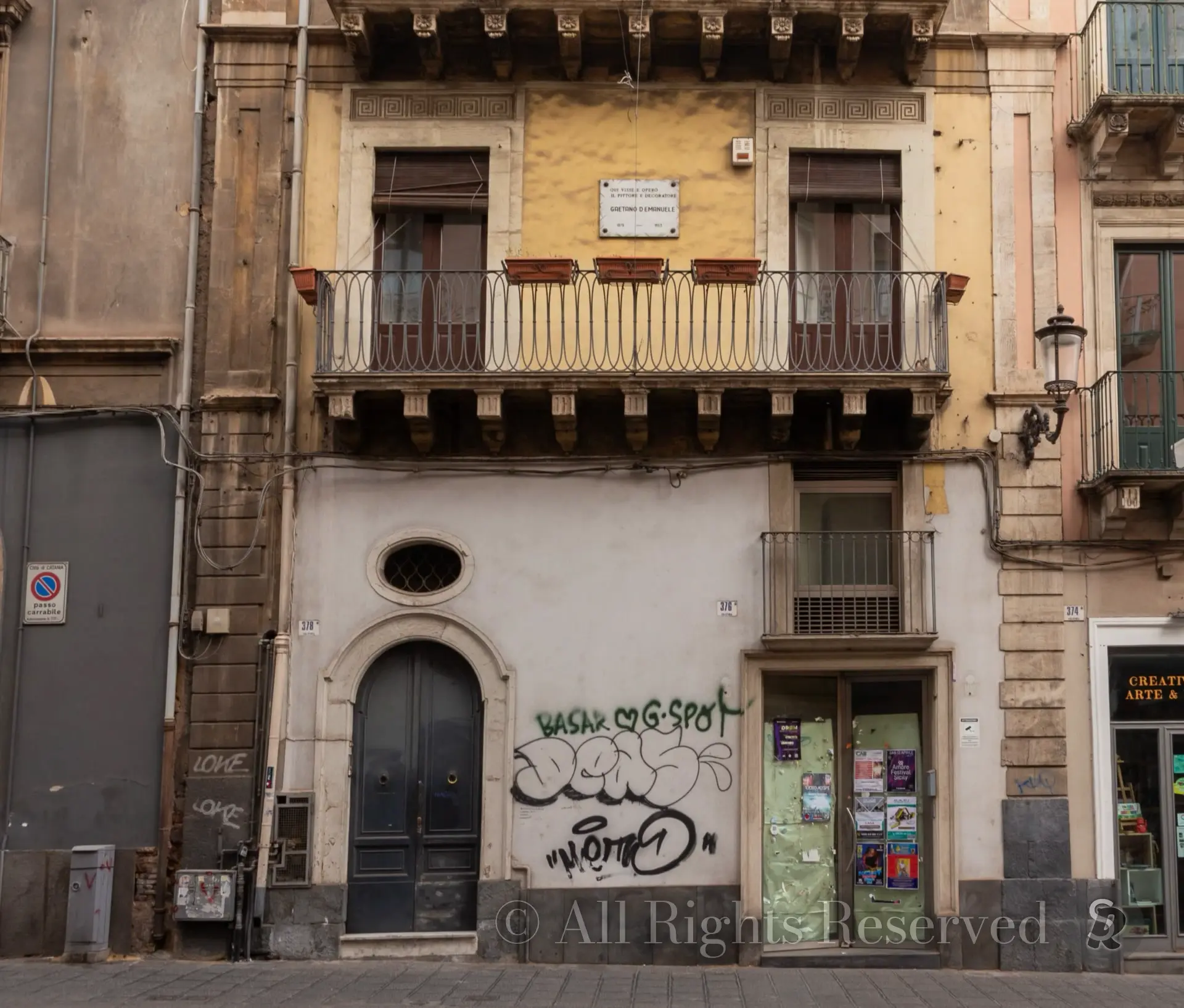 Sicilia, via Etnea a Catania. Abitazione storica di Gaetano D'Emanuele, pittore e decoratore